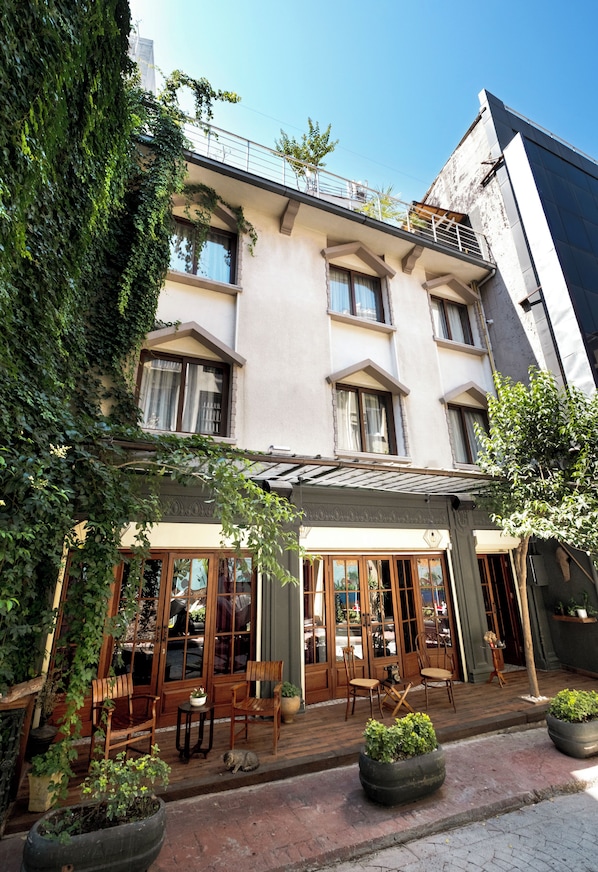 Exterior - Level Suites (Istanbul)