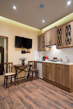 Deluxe Room | Private kitchen | Mini-fridge, espresso maker, electric kettle, high chair - Level Suites (Istanbul)