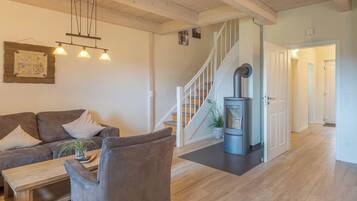 TV, fireplace, stereo