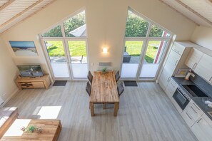 Kjøleskap, ovn, kokeplater og oppvaskmaskin