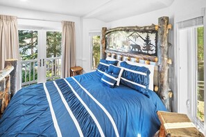 4 bedrooms, WiFi - Lakefront Splendor:Spectacular Lakefront Property w/Private Dock! Pool Table + Foosball Table! Spacious Outdoor Deck! Patio & Yard w/Firepit! (Big Bear Lake)