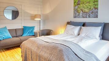 11 kamar tidur, meja kerja, ruang kerja ramah laptop, dan kedap suara