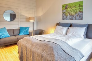 11 bedrooms, desk, laptop workspace, soundproofing - Bjálki Cabin Lodge (Fjardabyggd)