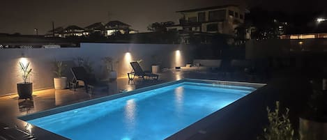 حمام سباحة