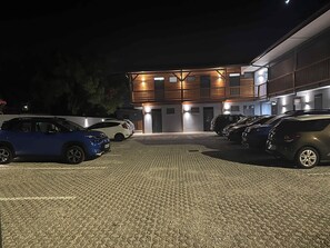 Unclassified image, 4 of 14, button - Logement standing avec piscine (Cayenne)