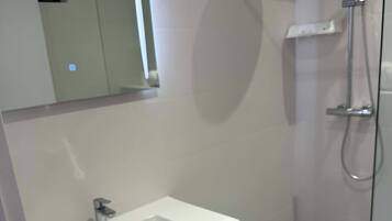 Shower, towels