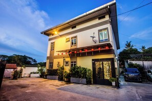 Front of property – evening/night - Value Inn Homestay by uBook (Butterworth)