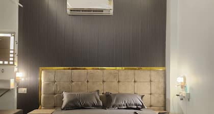 Pinch of life near Ganga Arti