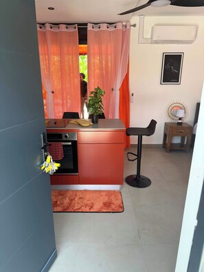 Interior - Un moment de detente (Cayenne)
