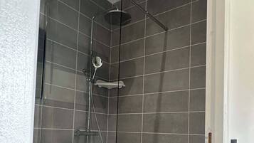 Shower, towels