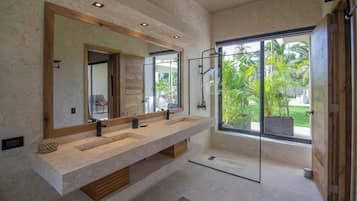 Vila, vários quartos, para fumantes, piscina particular | Comodidades do banheiro