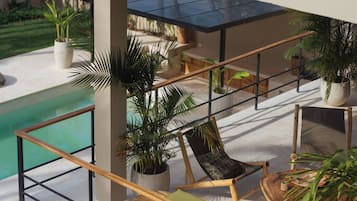 Vila, vários quartos, para fumantes, piscina particular | Sacada