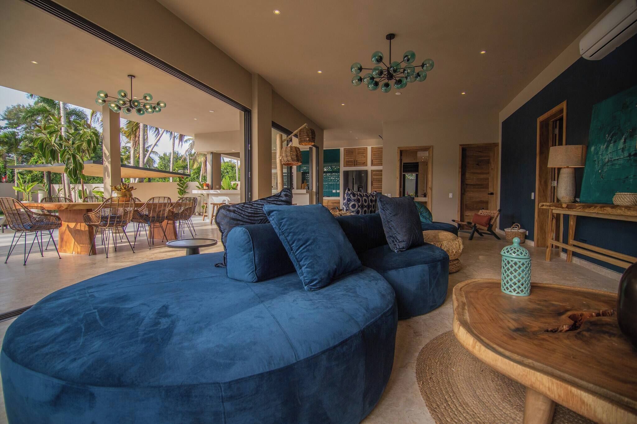 Vila, vários quartos, para fumantes, piscina particular | Sala de estar