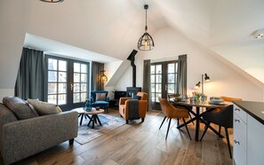 TV, fireplace - Sprielderbosch 3 luxury holiday villa in forest near Garderen (Putten)