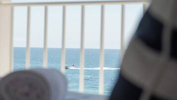 Comfort Twin Room, Ocean View | 1 bedroom, in-room safe, desk, blackout drapes