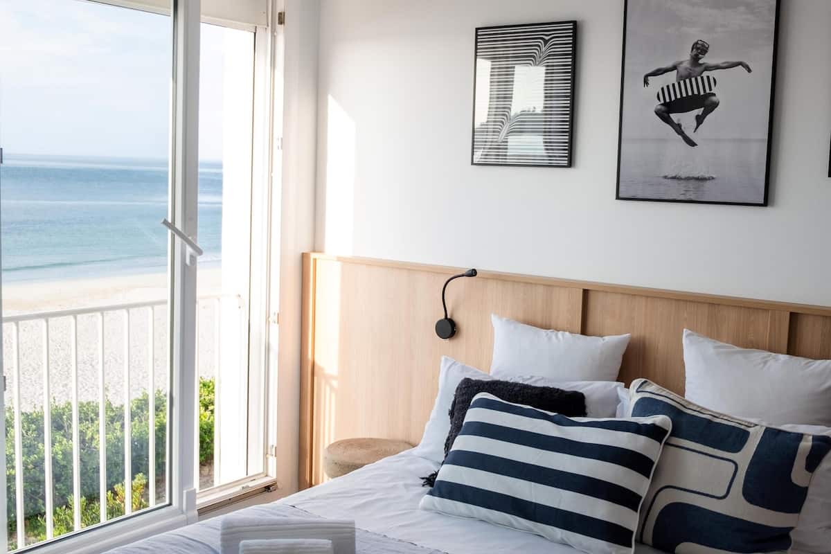 Family Room, Ocean View | 1 bilik tidur, peti besi dalam bilik, meja, langsir/tirai gelap terus