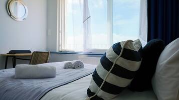 Quarto standard, vista para o oceano | Cofres nos quartos, escrivaninha, cortinas blackout