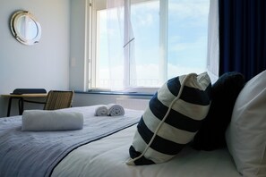 In-room safe, desk, blackout curtains, soundproofing - TY YS HOTEL (Audierne)