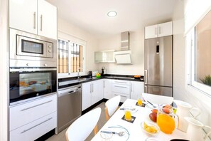 House | 3 bedrooms - Casa Eva in Nerja With 3 Bedrooms and 3 Bathrooms (Nerja)