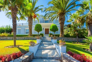 5 bedrooms - Villa Golden Tiara Large Private Pool A C Wifi (Corfu)