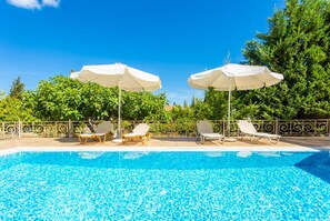 5 bedrooms - Villa Golden Tiara Large Private Pool A C Wifi (Corfu)