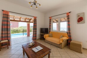 3 bedrooms, soundproofing - Villa Eleni Agios Stephanos (Corfu)