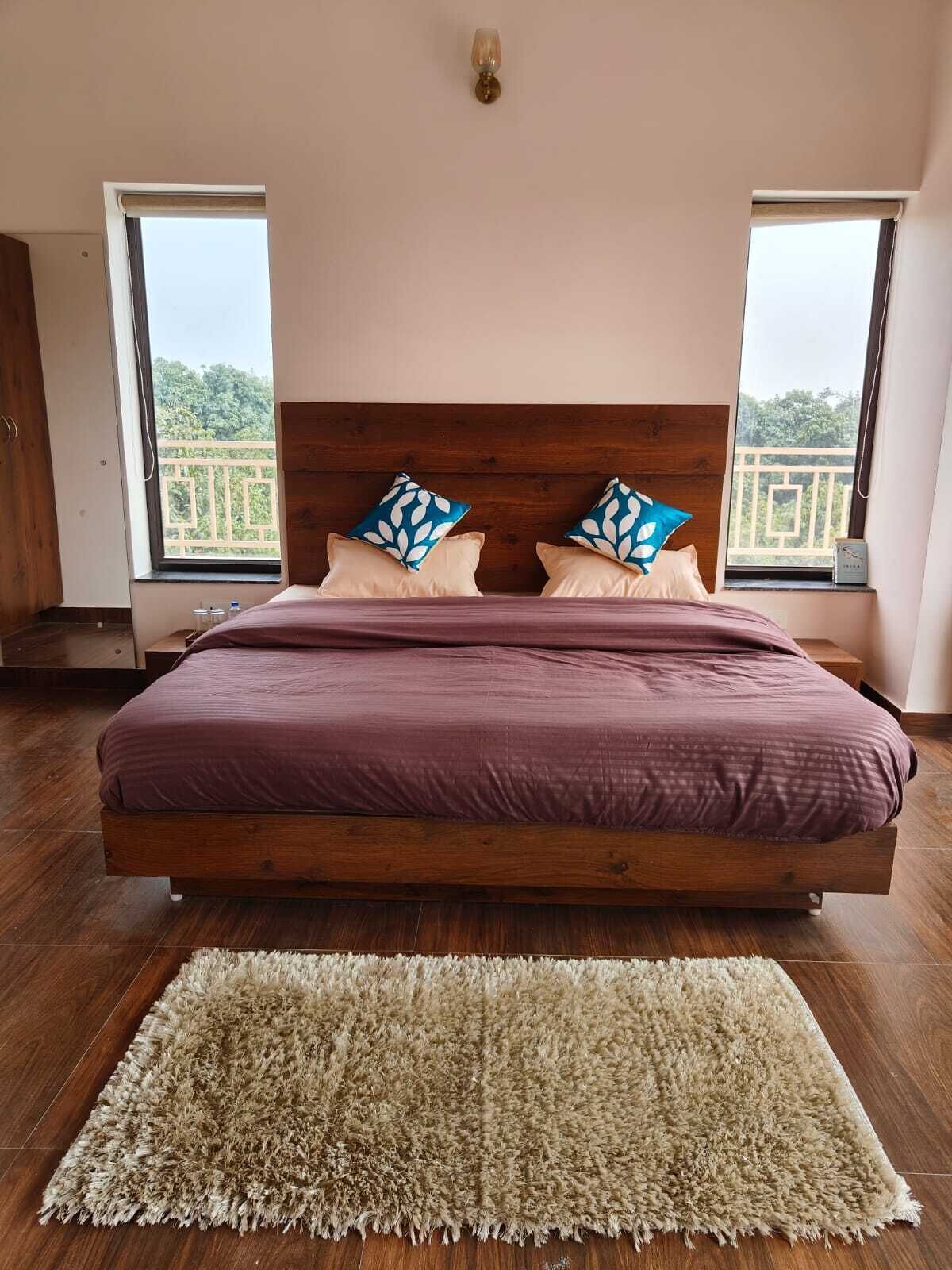 Kamar Deluks, 1 Tempat Tidur King, pemandangan kebun | Meja kerja, ruang kerja ramah laptop, dan Wi-Fi gratis