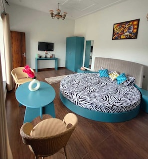 Deluxe kamer | Een bureau, een laptopwerkplek, gratis wifi