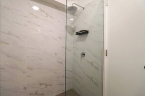 Shower, hair dryer, towels, shampoo