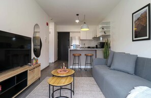 Televisión y oficina 