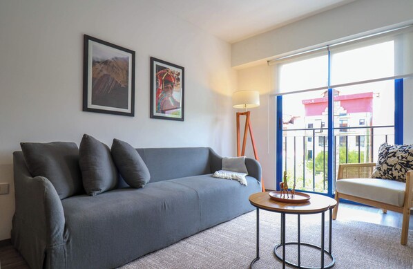 Televisión y oficina 