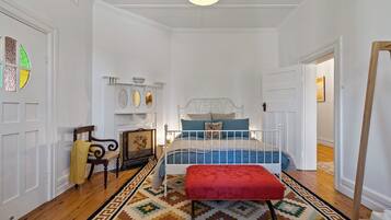 5 dormitoris, planxa i posts de planxar, wifi gratuïta i roba de llit