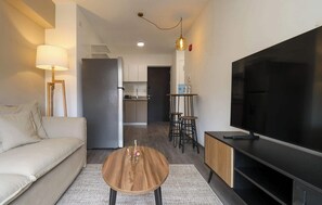 Televisión y oficina 