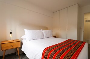 2 slaapkamers, een bureau, een strijkplank/strijkijzer, wifi