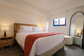 2 bedrooms, desk, iron/ironing board, WiFi