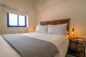 1 slaapkamer, een bureau, een strijkplank/strijkijzer, wifi