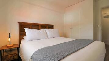 1 bedroom, desk, iron/ironing board, WiFi