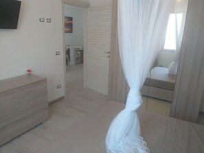 2 bedrooms, bed sheets