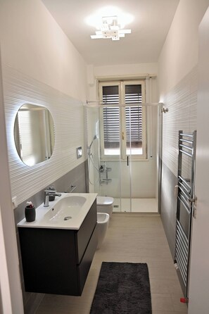 Apartment, Balcony, City View | Bathroom | Bidet, towels, toilet paper - Emerenziana Lovely Apartment (Rome)