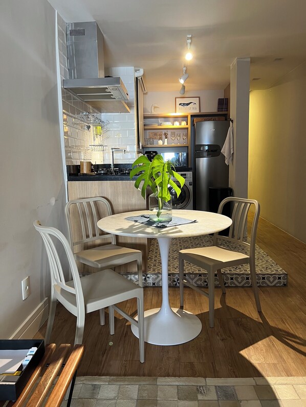 Dining - Cozy apartment in charming Copacabana Rio de Janeiro with AC, WiFi (Copacabana Rio de Janeiro)