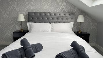 4 bedrooms, iron/ironing board, WiFi, bed sheets