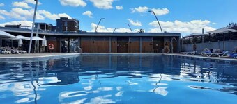 Apartment with views of the Pyrenees with free Wifi and Netflix 