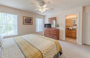 4 bedrooms - Book Now! Disney and Theme Parks Days, Poolside Family Villa Awaits! (Davenport)