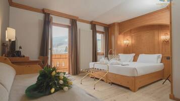 Quarto luxo, vista para a montanha | Escrivaninha, espaço de trabalho para notebook, Wi-Fi de cortesia