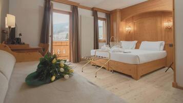 Deluxe Room, Mountain View | Minibar, desk, laptop workspace, free WiFi
