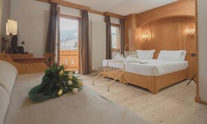 Deluxe Room, Mountain View | Minibar, desk, laptop workspace, free WiFi - Hotel Gaarten Benessere&Spa by Kleos Group Collection (Gallio)