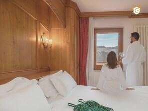 Minibar, bureau, espace de travail pour ordinateurs portables
