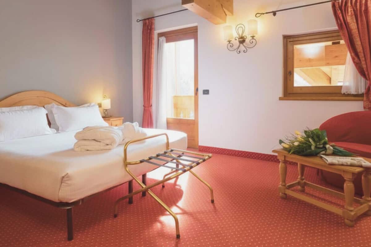Kamar Junior, pemandangan gunung | Minibar, meja kerja, ruang kerja ramah laptop, dan Wi-Fi gratis
