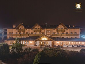 Façade de l’hébergement - soirée/nuit