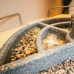 Couples treatment room(s), sauna, hot tub, steam room